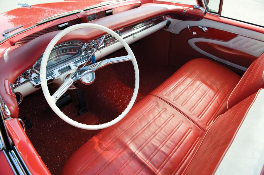  Oldsmobile Super 88 J-2-Rocket Convertible 1958 года  (фото 2 из 4)